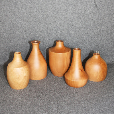 naturhandwerk-montafon_vasen-gedrechselt-hell-diverse-formen_02
