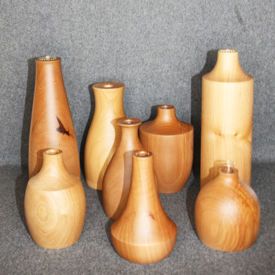 naturhandwerk-montafon_vasen-gedrechselt-hell-diverse-formen_03
